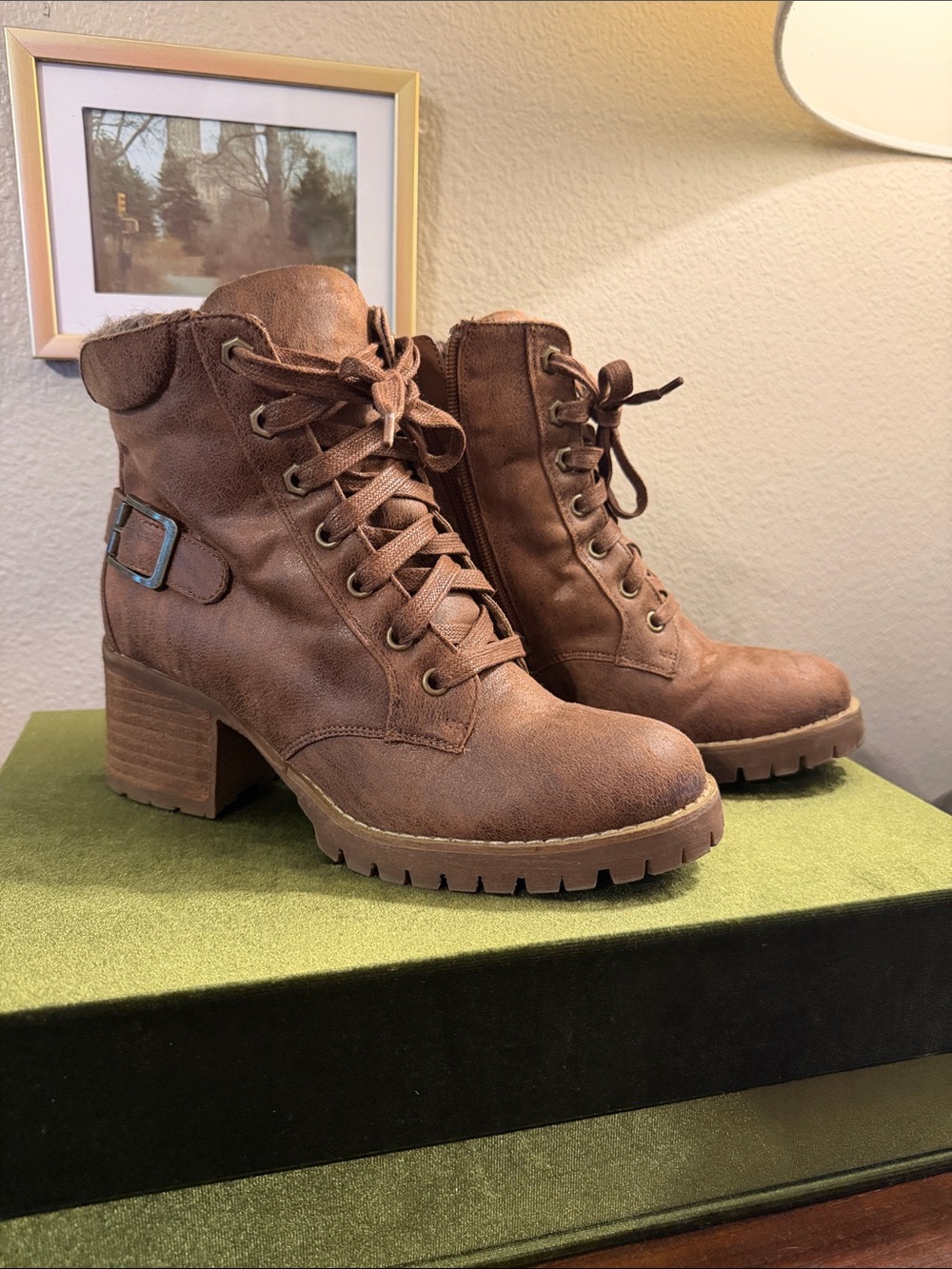 Carlos Santana Gibson Tan Lug Sole Ankle Boots Size 8